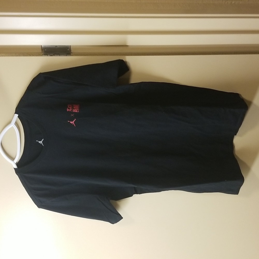 Large black Jordan tshirt